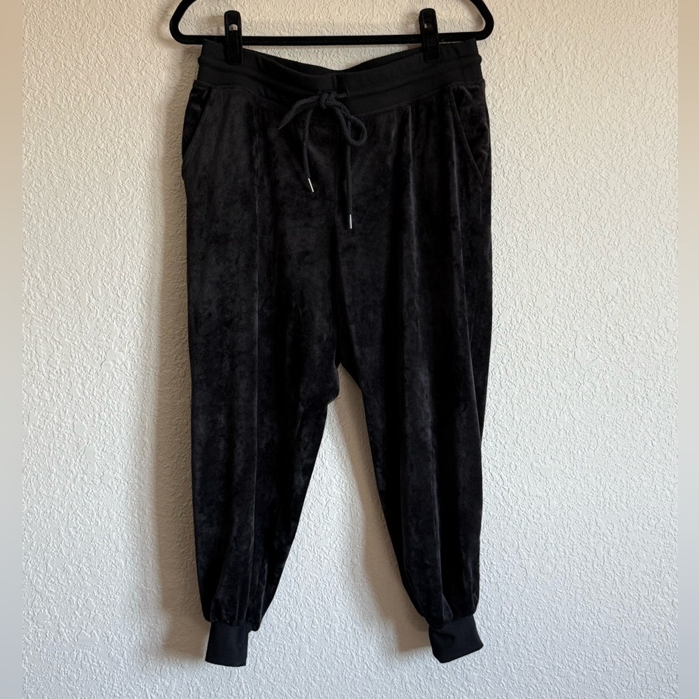 Lou & Grey Petites Black Velour Joggers